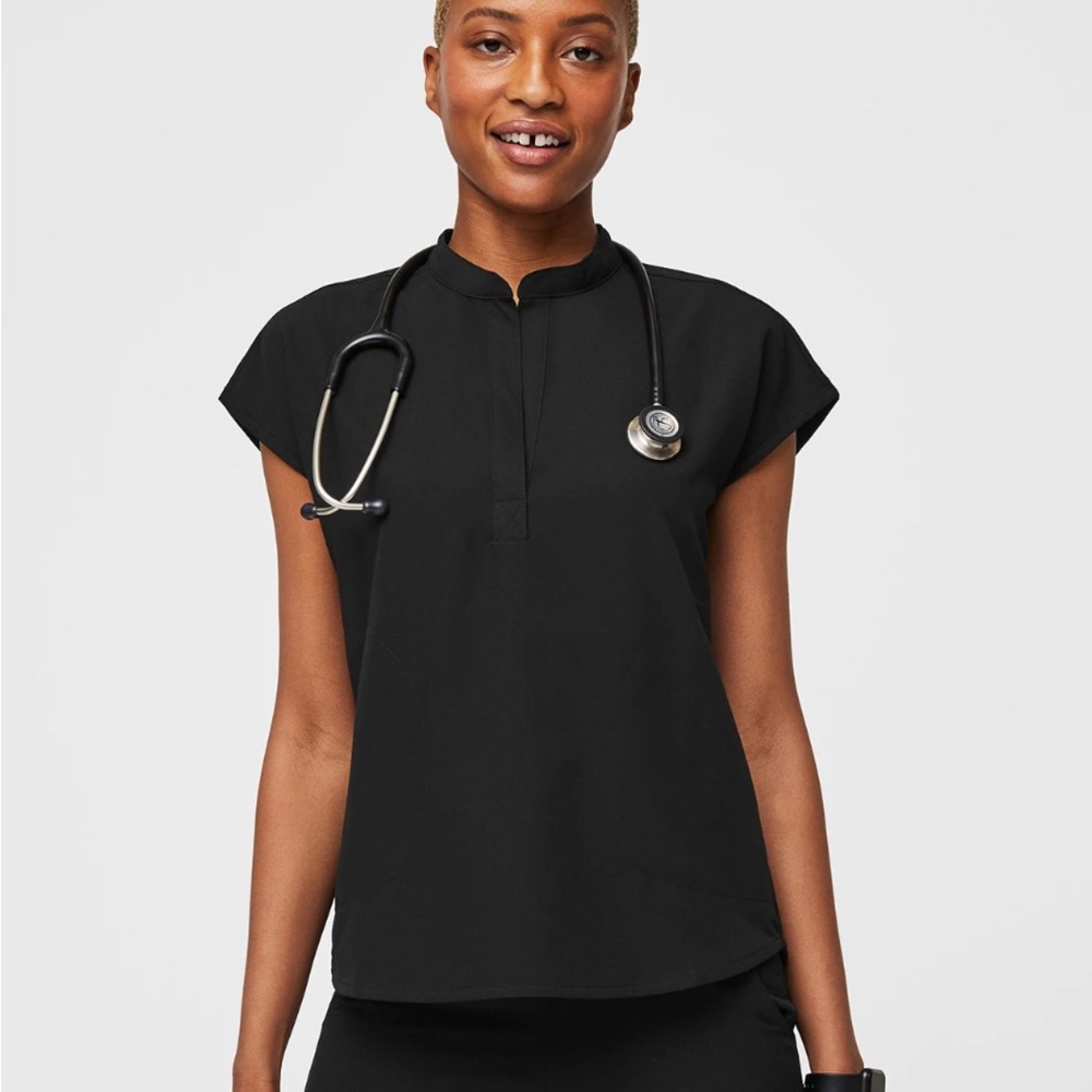FIGS Rafaela scrub top BLACK